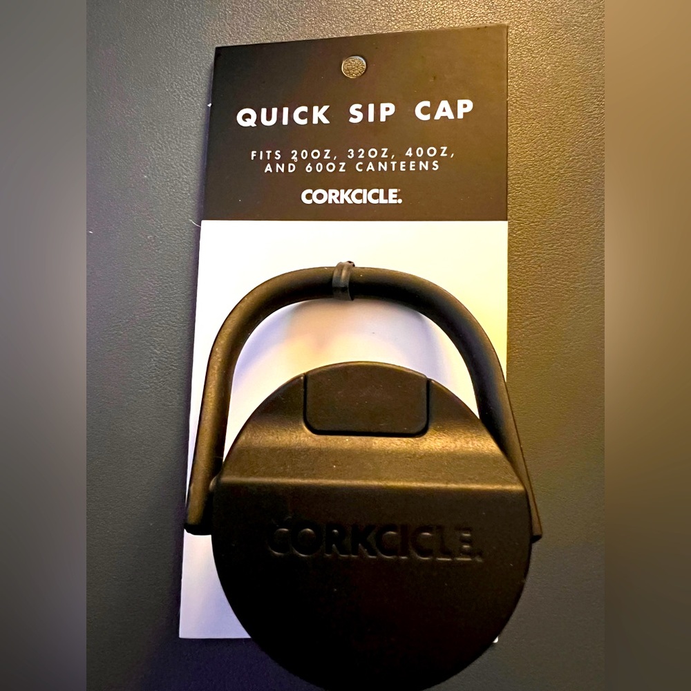 NWT, Corkcicle Quick Sip Cap in Black